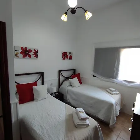 Casa El Almendrillo بيت للعطل *